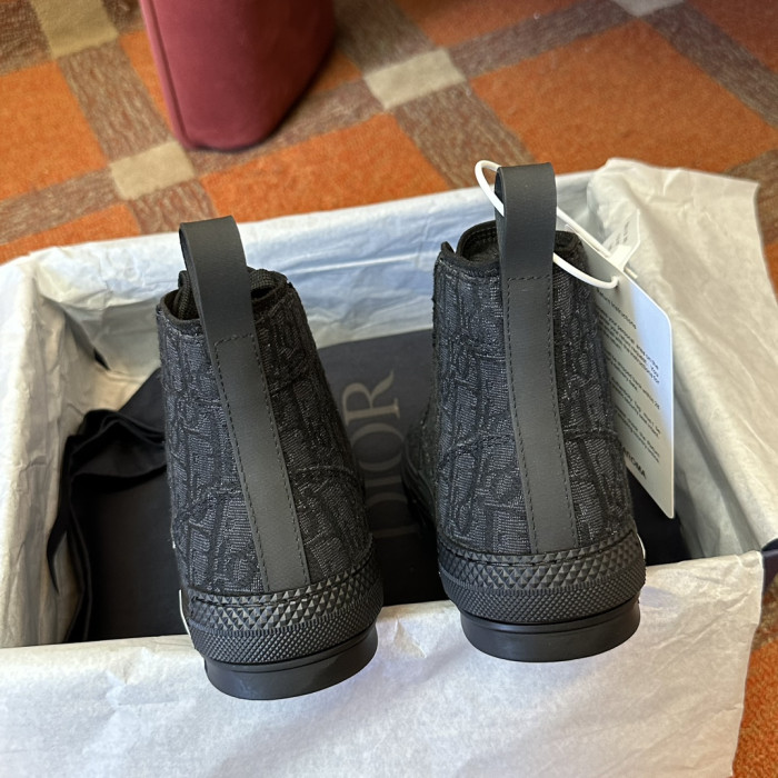 DR B23 HOMME KAWS D07